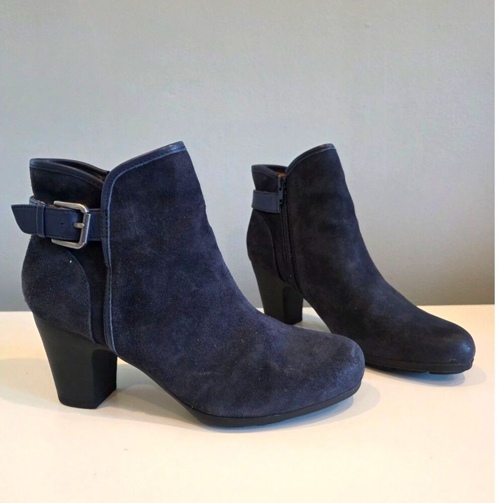 Comfortiva Navy Blue Suede Block Heel Round Toe Booties Sz 8 EUC